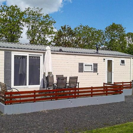 3 Bedroom Stunning Stacaravan In Tzummarum Exterior photo